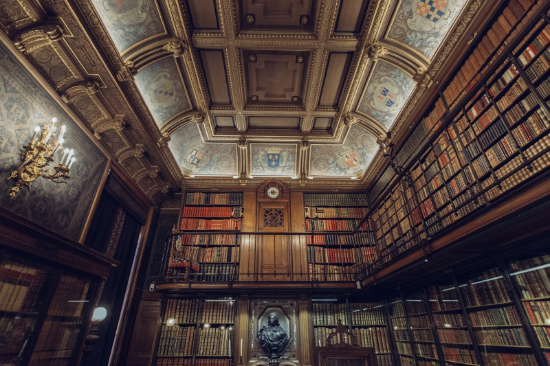 bibliotheque-TOURVES-min_library-863148